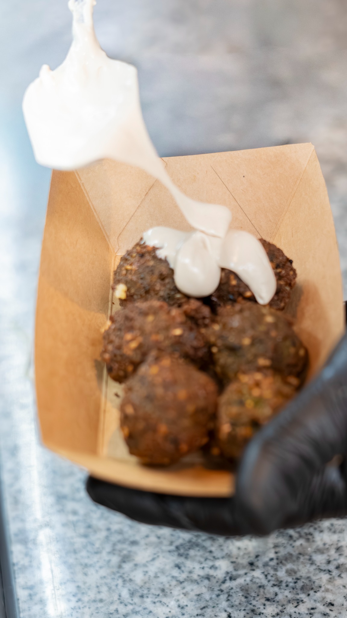 Falafels servis avec sauce toum
