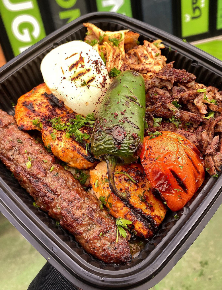 Assortiment de grillades TOUM et légumes grillés